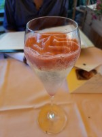 Fruchtiger Lindenaperitif - Prosecco mit fruchtigem Erdbeerschäumchen 7,90 - Landgasthof zur Linde - Laaben