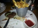 Ladies Cut Filetsteak mit Pommes Frites und scharfer Chili-Sauce - Flatschers - Wien