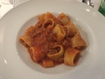 Pasta mit Tomatensauce und Salsiccia - mangia e ridi - Wien