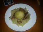 Grammelknödel mit Kraut und Röstzwiebel