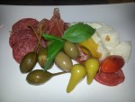 Antipasti Teller - Salami, Serrano Schinken, Grana, Mozzarella, Oliven, ... - Babenbergerhof - MÖDLING