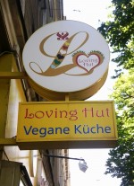 Loving Hut Lokalaußenreklame - Loving Hut - Vegane Küche - Wien