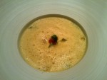 Gelbe Suppe (Kärntner Kirchtagssuppe) mitFlusskrebsen und Reindlingtascherl, ... - Landhaus Bacher - Mautern