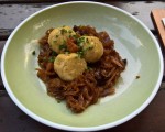 Grammelknödel auf (Gabel)kraut, sehr gut. - Figls - Wien