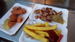 Burenwurst, Bratwurst, Pommes - Bitzinger's Würstelstand - Albertina - Wien