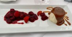 Panna Cotta mit Karamell und Beeren, vorzüglich - Martinelli - Wien