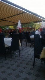 Blick in den Gastgarten mit Flösslerteich im Hintergrund - Ristorante Don Alfredo - Wien