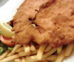 Surschnitzel mit Erdäpfel-Vogerlsalat (€ 8,90) - Wald/4ler Stub'n - Wien