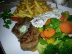 Filetsteak mit Gemüse und Pommes - Karlwirt - Perchtoldsdorf