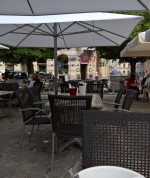 Ambiente im Gastgarten, hinter uns die Piaristenkirche..... - Il Sestante - Wien