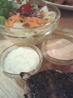 Gasthaus Brigitte - Spareribs mit zweierlei Saucen und Bratkartoffeln (EUR ... - Gasthaus Brigitte - Wien