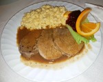 Rindsbraten vom Weißen Scherzl in Wurzelsauce mit Spätzle und Preiselbeeren - Gasthof-Pension "Zur Bruthenne" - Furth/Triesting