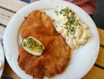 Wiener Schnitzel vom Schwein mit Mayonnaise Salat - Landhäusl - Kitzbühel