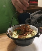 Sophienalpe - Alpkäsespätzle mit Röstzwiebel, grünem Salat & Kernöl (€ 10,80) - Sophienalpe - Wien